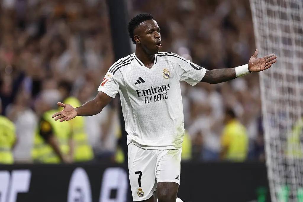 1-2！西甲卫冕冠军轰然倒下！先赛1轮落后3分，皇马争冠掉链子