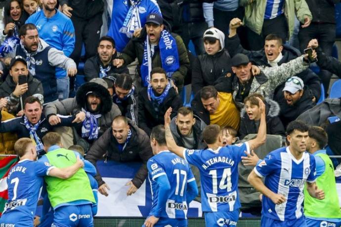 西甲联赛：阿拉维斯主场 1-0 爆冷击败瓦伦西亚，霍尔丹点射建功